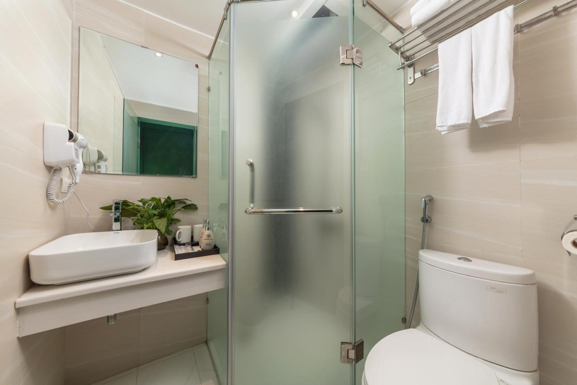 Madelise Adora Hotel & Travel Ханой Номер фото